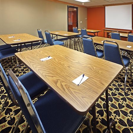 Holiday Inn Express & Suites Fayetteville University Of Arkansas Area By Ihg Ngoại thất bức ảnh