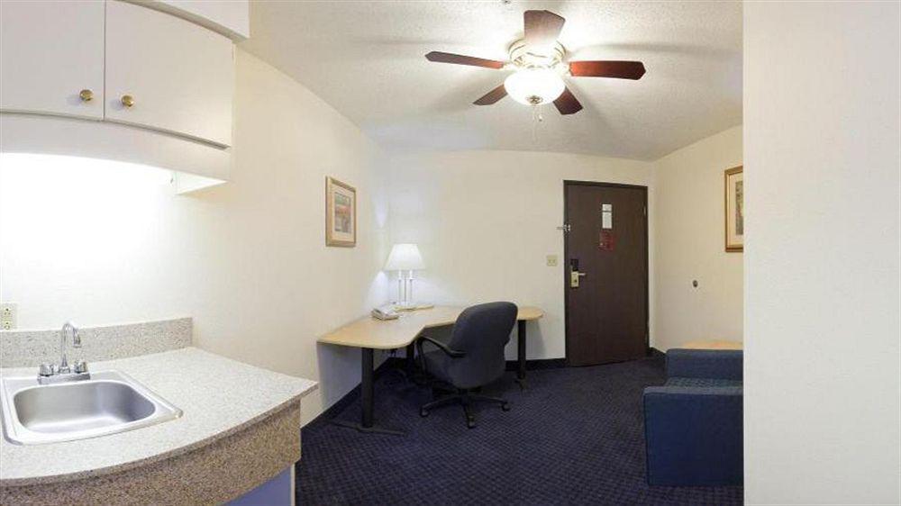 Holiday Inn Express & Suites Fayetteville University Of Arkansas Area By Ihg Ngoại thất bức ảnh