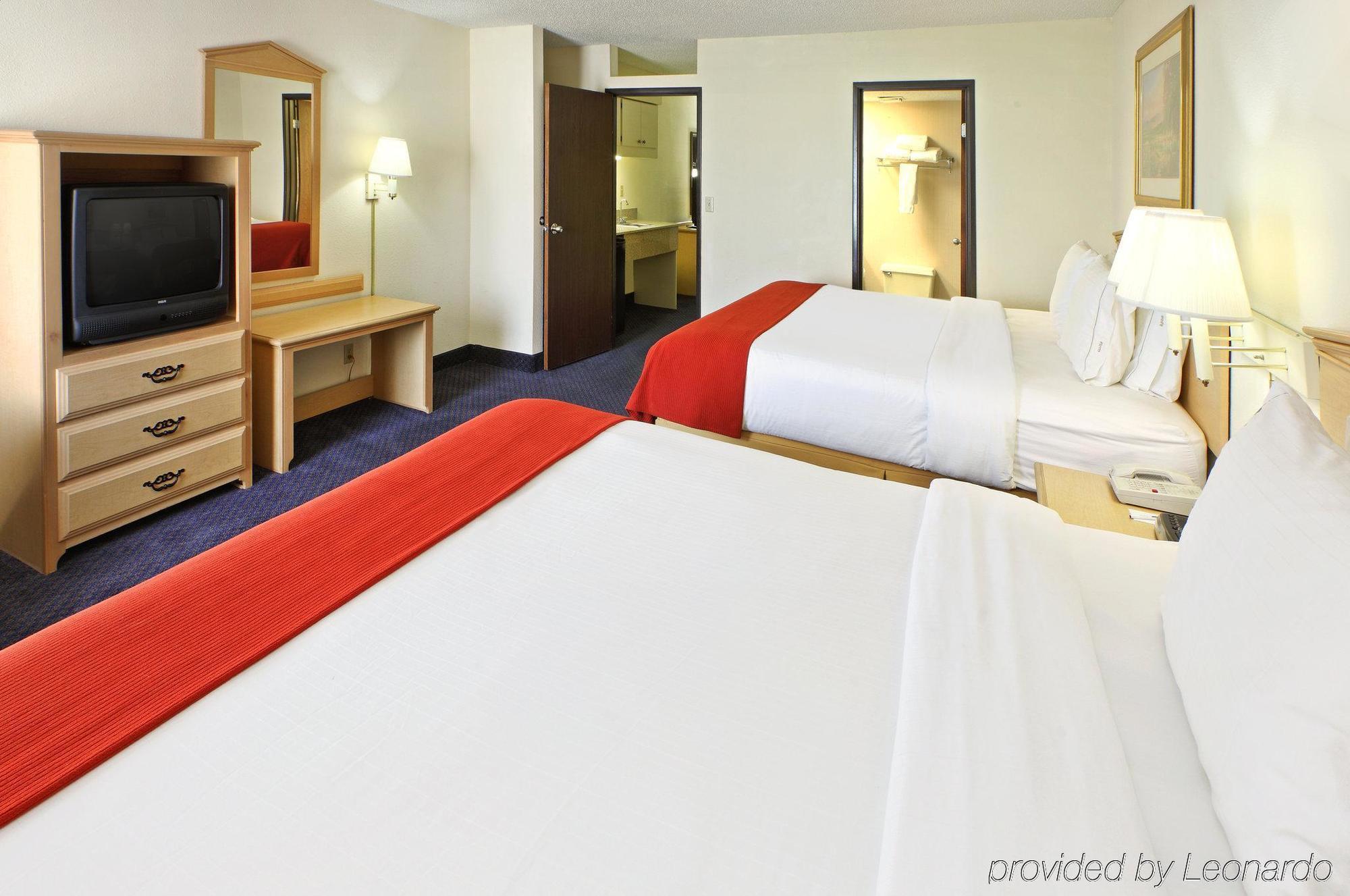 Holiday Inn Express & Suites Fayetteville University Of Arkansas Area By Ihg Phòng bức ảnh